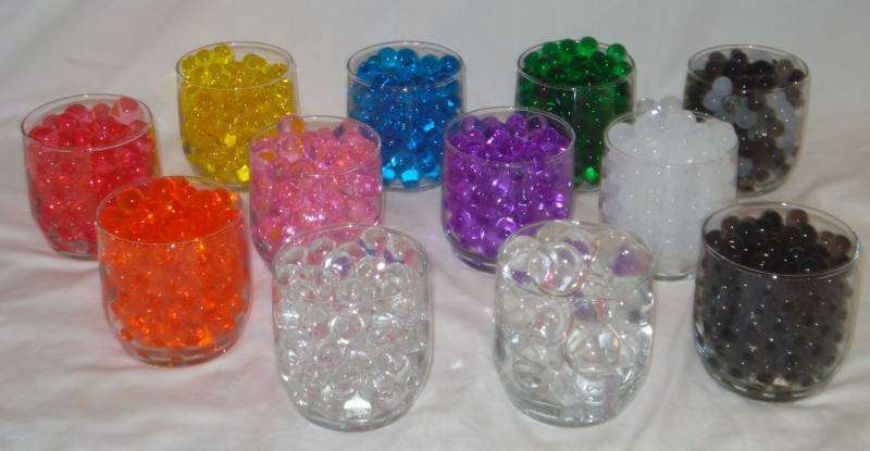 Water beads -USA water jelly beads -29 different colors -each pk makes 1 1/2 Qrt