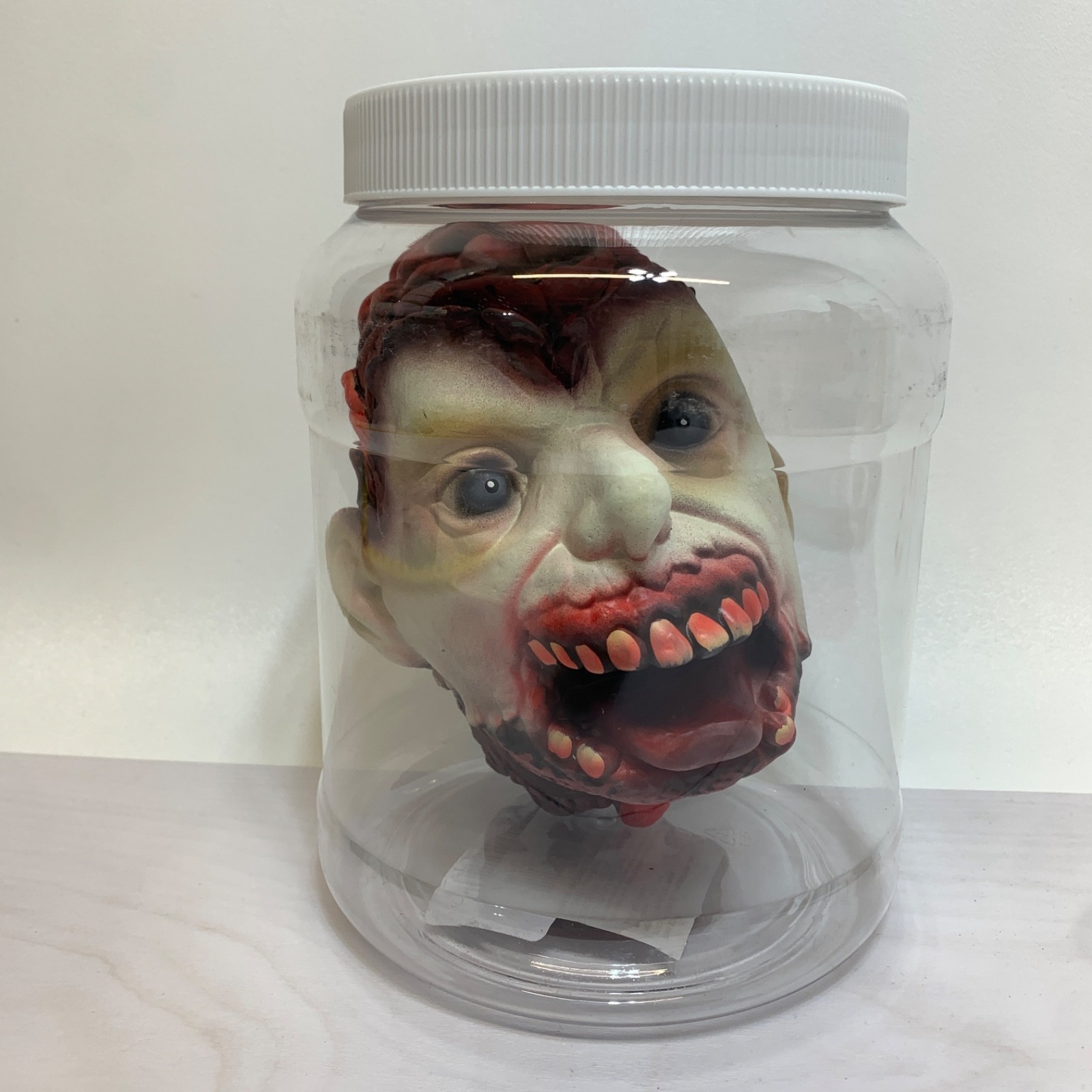 Forum Novelties Halloween Gory Head in Laboratory Jar Decoration 7″ Decoration