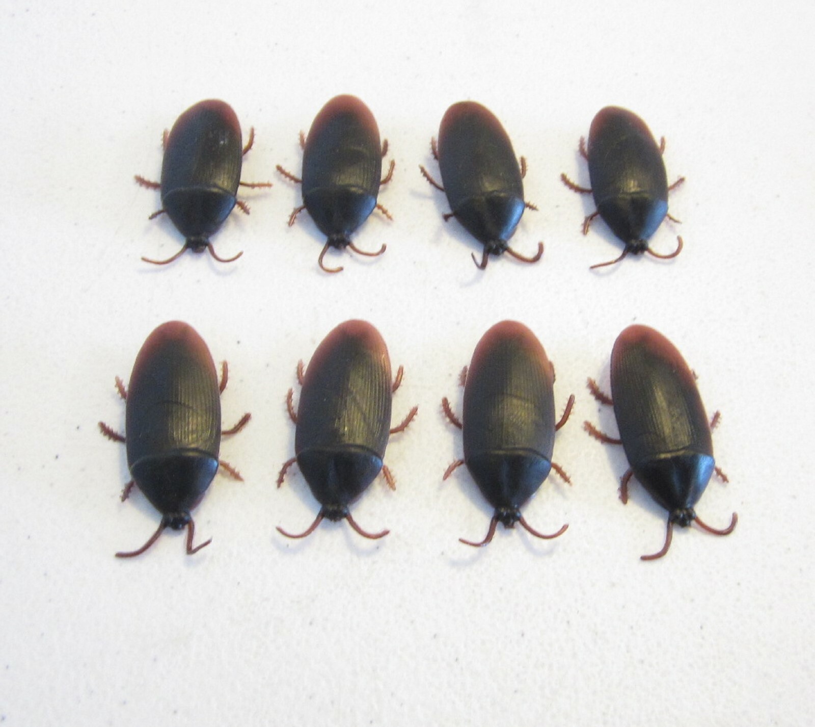 8 REALISTIC FAKE COCKROACHES LARGE CREEPY COCK ROACH BUGS PRANK GAG GIFT