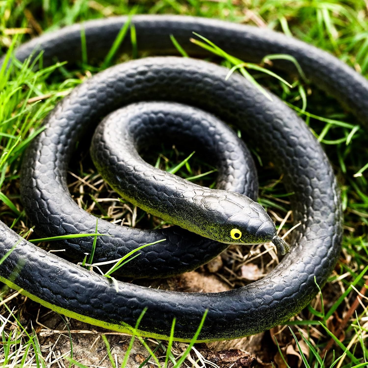 3 Pack Realistic Rubber Snakes for Garden Props Birds Squirrels Mice Scare Toy..