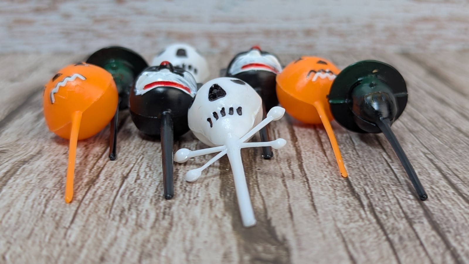 8 Piece Retro Halloween Assortment Cake Picks: Black Cat, Pumpkin, Witch, Skull