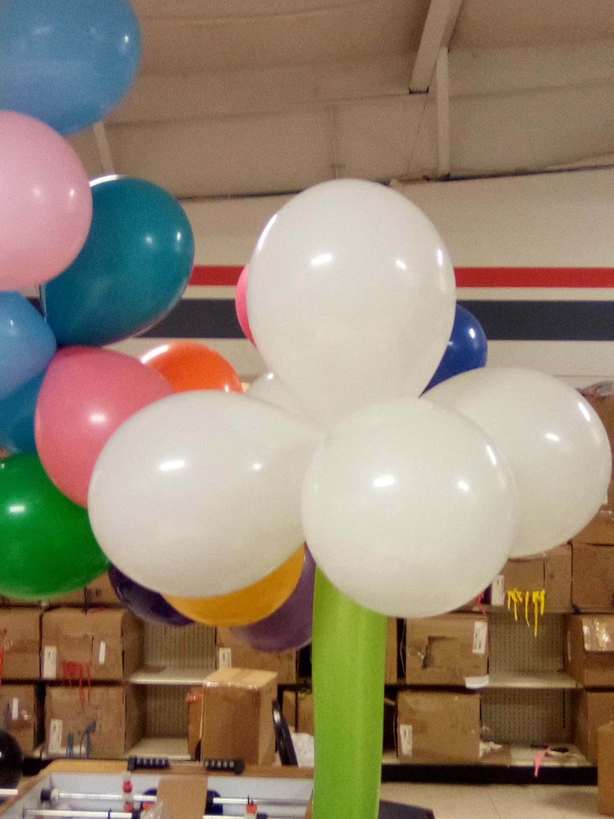 Bulk / Latex 16″ 2nd’s ( 1200 In Box ) Slight Color Run. See Pitchers