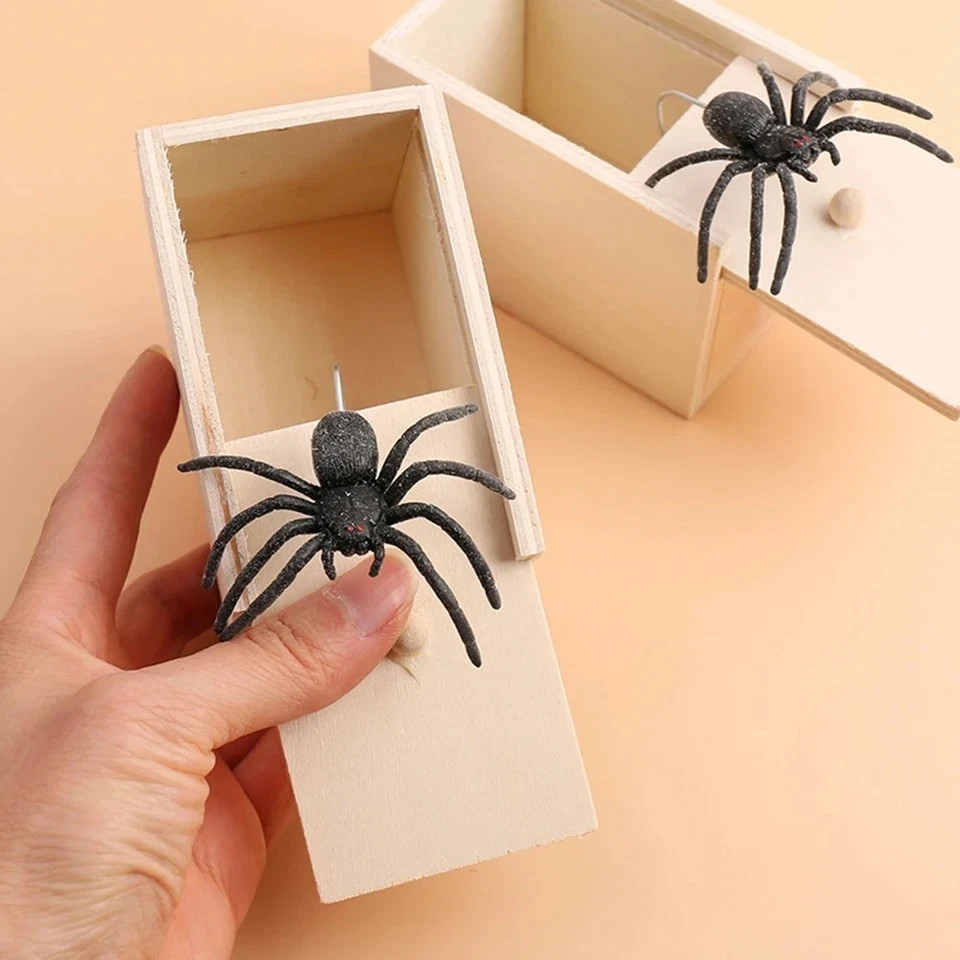 Wooden Prank Spider Scare Box Hidden in Case Trick Play Joke Scarebox Gag Toy