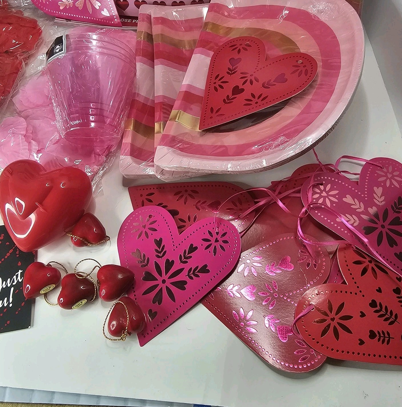 Valentine’s Day Party Supplies Lot Heart Garland Decor Cards Rose Pedals Plates