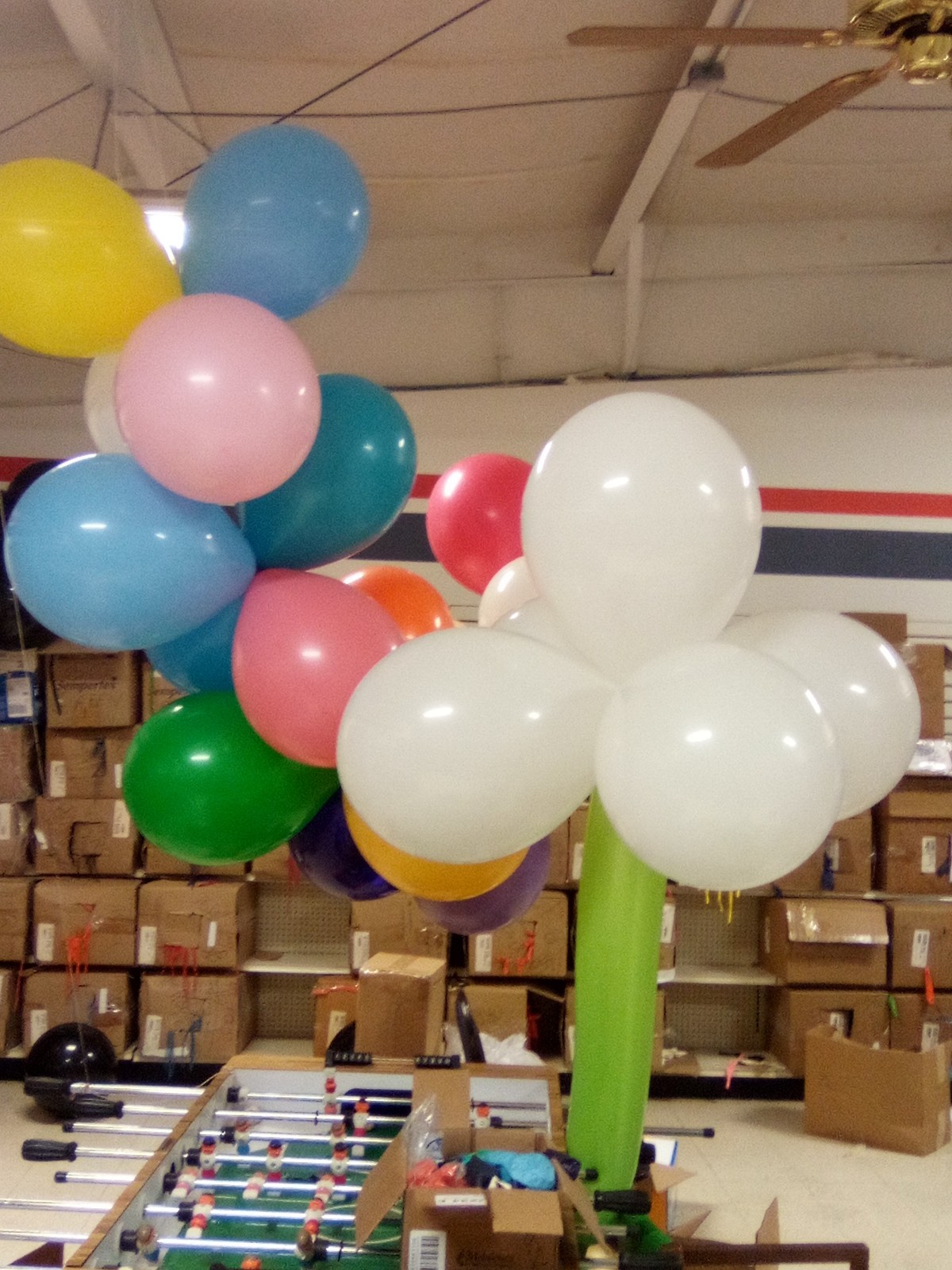 Bulk / Latex 16″ 2nd’s ( 1200 In Box ) Slight Color Run. See Pitchers